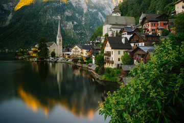 Obraz premium Hallstatt town classic view by sunrise, Salzkammergut, Austria