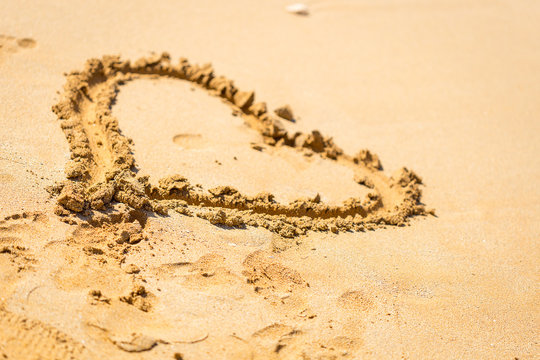 Heart Drawn in the Sand, Wallpaper Beach Background