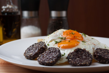 Black pudding sausage and potato chips
