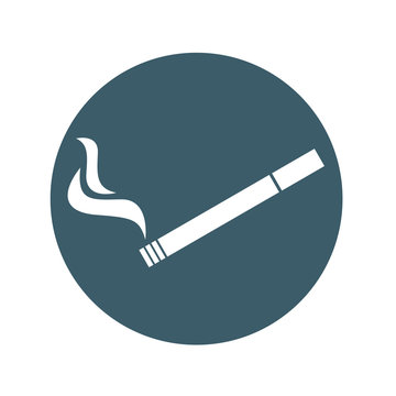 Icono plano cigarrilo con humo blanco en circulo gris