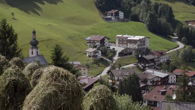 Dorf in den Kitzb&uuml;heler Alpen