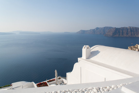 Santorin - Santorini - Blick &uuml;ber weisse H&auml;user in den Krater 2