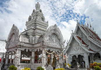 Obraz premium White Temple is an ancient temple in the North of Thailand. it called 