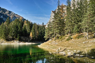 Naklejka premium Tragöß, Herbstmorgen am Grünen See