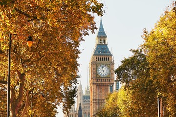 Big Ben op zonnige herfstdag