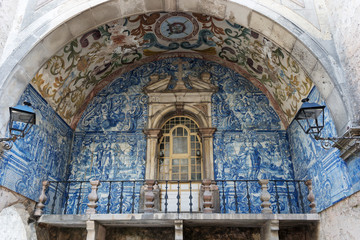 Obraz premium Balcony with blue tiles in Obidos Portugal