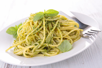 spaghetti with pesto sauce