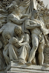 Fototapeta na wymiar Statues de l'arc de triomphe de l'Etoile à Paris, France