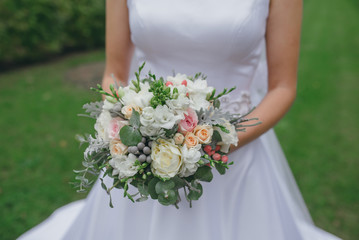Obraz na płótnie Canvas bridal bouquet in hands of the bride