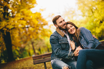Fototapeta premium Young couple in the autumn park