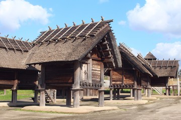 Fototapeta na wymiar 吉野ヶ里歴史公園 高床式倉庫