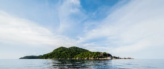 Abwaschbare Fototapete Insel Tropische karibische Insel im offenen Ozean