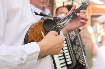 Hand playing mandolin closeup
