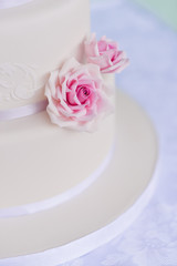 Obraz na płótnie Canvas wedding cake roses