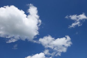 Obraz premium Clouds in the blue sky