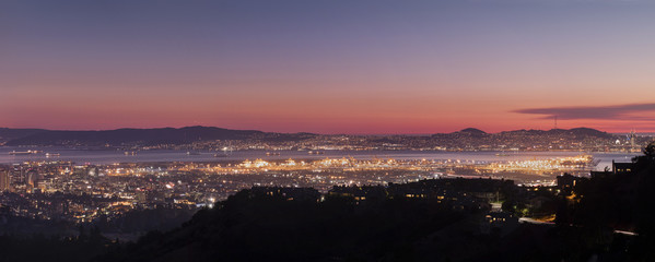 Panorama Night View of San Francisco Bay, East Bay, Oakland, Montclair, Emeryville, Oakland Bridge - obrazy, fototapety, plakaty