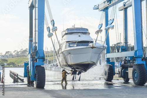 Boat Lift Out Of Water quot boat lift out of the water quot photo libre de droits sur la Boat Lift Out Of Water quot boat lift out of the water quot photo libre de droits sur la