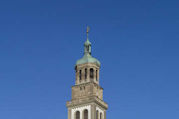 Fototapeta na wymiar Blick auf den Perlachturm in Augsburg 