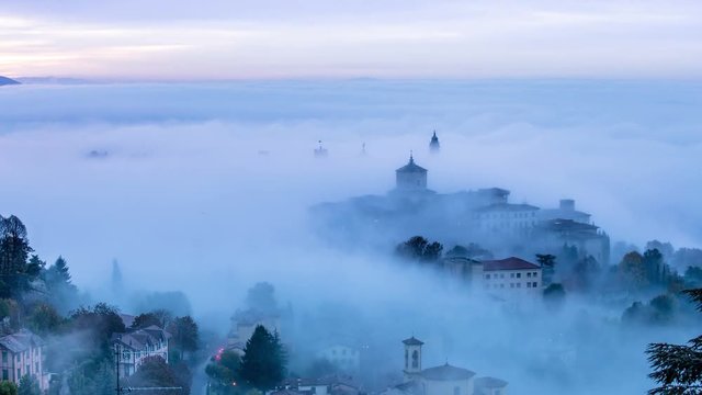 sunrise fog bergamo citt&agrave; alta time lapse 4k