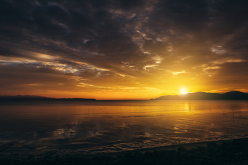 Obraz premium Gloomy tropical sunset,Sunset over Water and Islands,Thailand