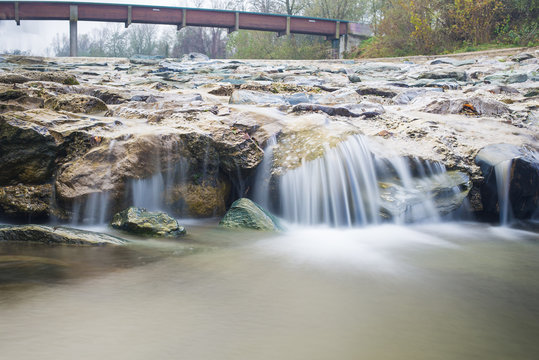 Langzeitaufnahme von fliessendem Wasser