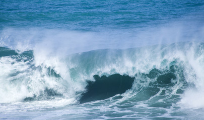 ocean wave breaking