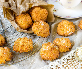 Coconut macaroon cookies
