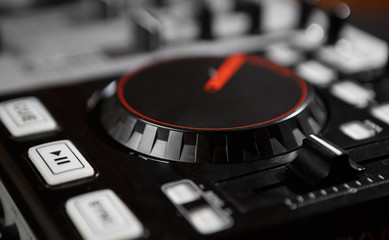 Dj midi controller turntable to play music on party