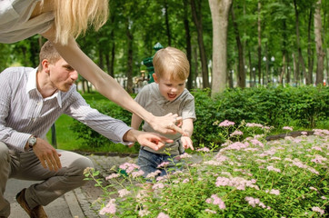 Fototapeta premium Young family is having fun 