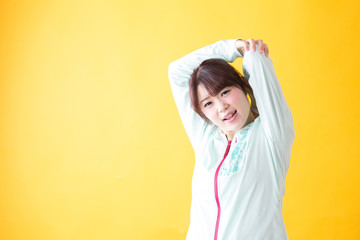 Naklejka premium 女性ジョガー・イエローバック 