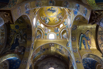 Fototapeta na wymiar Beautiful ceiling church, Palermo, Sicily, Italy