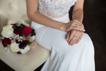 Obraz na płótnie Canvas Hands of bride, wedding ring