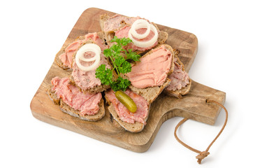Brotscheiben mit Streichwurst