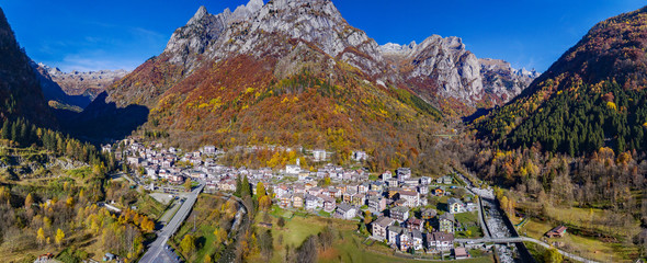 
Val Masino - Valtellina (IT) - Vista aerea di San Martino verso nord