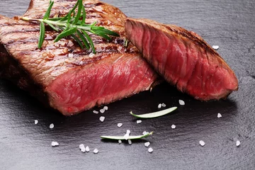 Papier Peint photo autocollant Steakhouse Grilled beef steak with rosemary, salt and pepper
