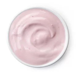 Gordijnen Bowl of strawberry yogurt © baibaz