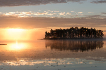Nebelmorgen am See Örken Westufer, Smaland,Schweden