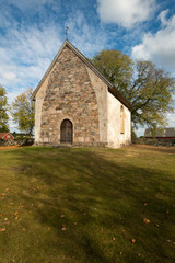 alte romanische Kirche Drevs im Herbst, Smaland, Schweden