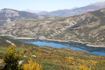 Fototapeta na wymiar lac de Serre-Poncon