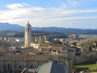 Girona ciudad vista desde el  de la antigua muralla viendo vistas edificios singulares y antiguos y...