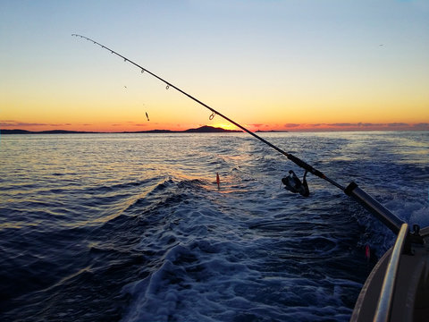 Canna da pesca al tramonto