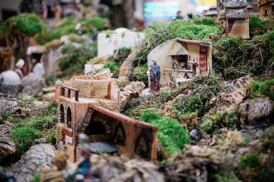 Nativity scene figurines