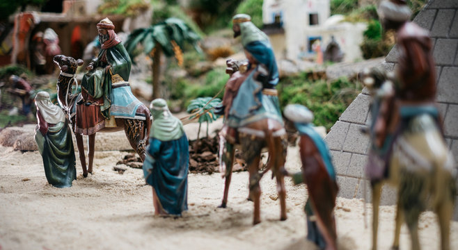 Nativity scene figurines