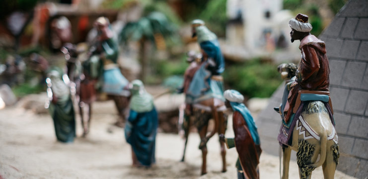 Nativity scene figurines