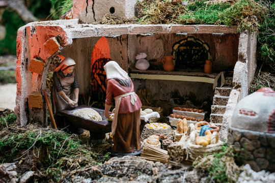 Nativity scene figurines