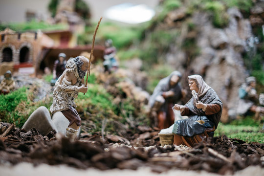 Nativity scene figurines