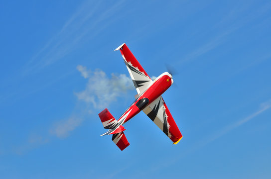 Flying the plane performs aerobatics in the sky