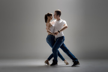 couple dancing social danse