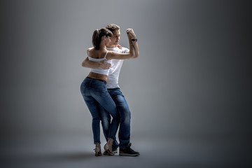couple dancing social danse