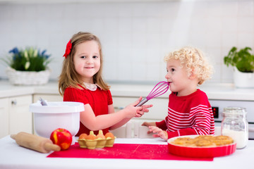 Kids baking apple pie